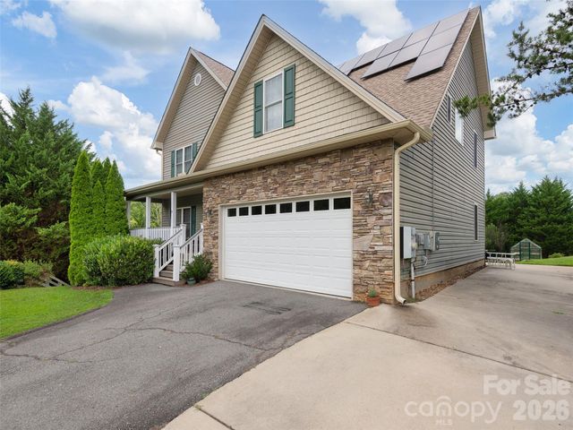 4 Lancaster Lane, Weaverville, NC 28787
