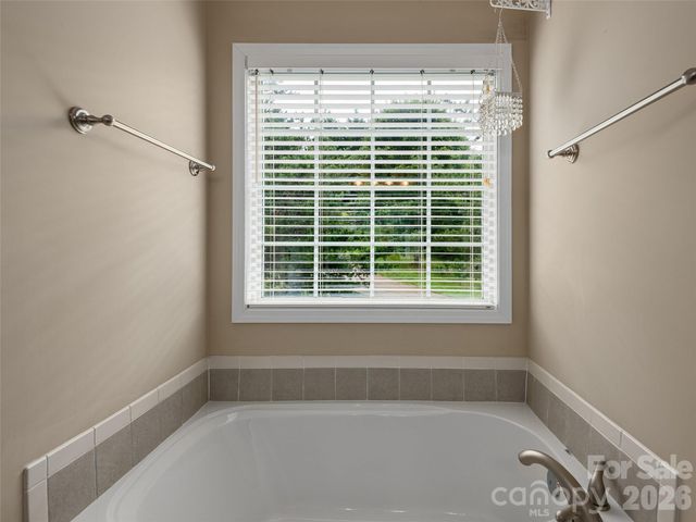 4 Lancaster Lane, Weaverville, NC 28787