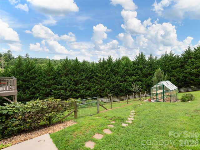 4 Lancaster Lane, Weaverville, NC 28787