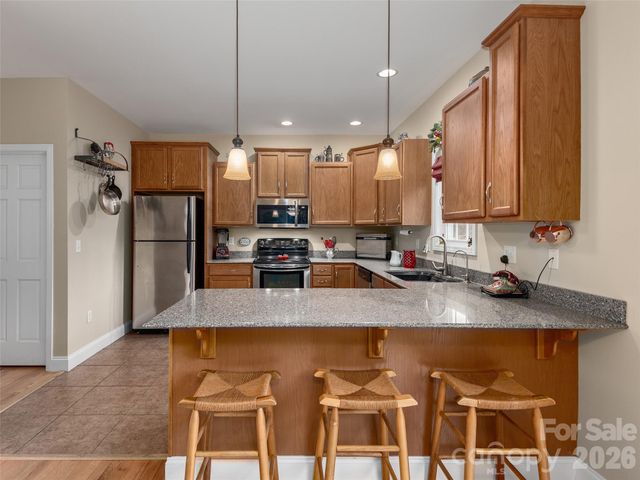4 Lancaster Lane, Weaverville, NC 28787