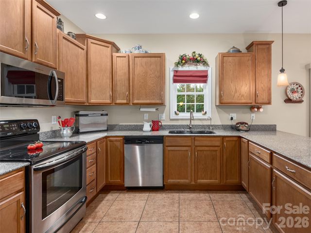 4 Lancaster Lane, Weaverville, NC 28787