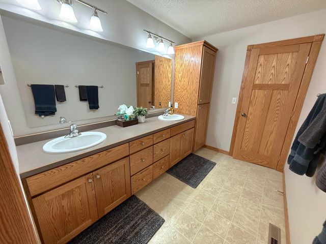 1007 6th Avenue NE, Dilworth, MN 56529