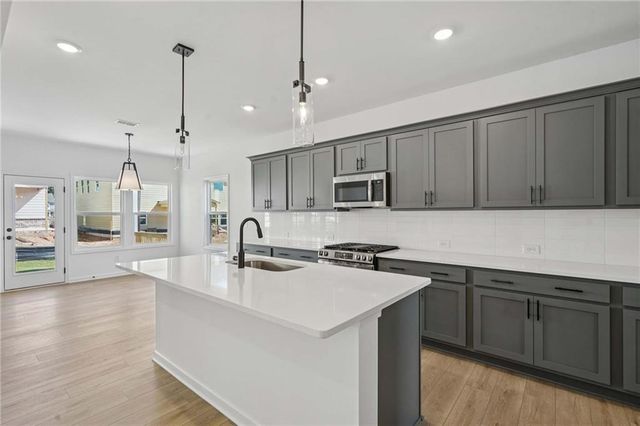 5456 Hargrove Way, Flowery Branch, GA 30542