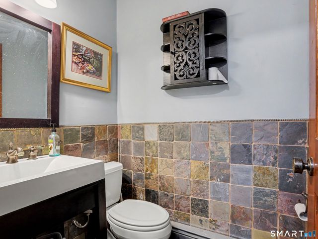 9 Old Country Road, Oxford, CT 06478