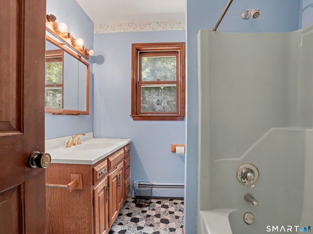 9 Old Country Road, Oxford, CT 06478