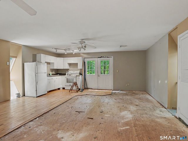 9 Old Country Road, Oxford, CT 06478