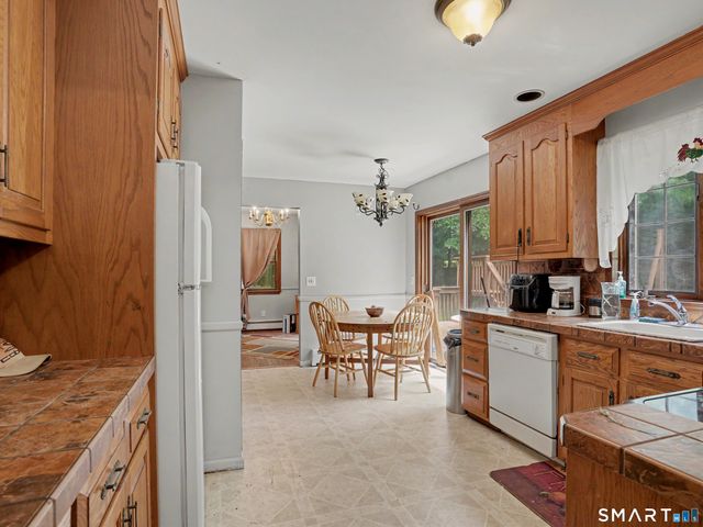 9 Old Country Road, Oxford, CT 06478