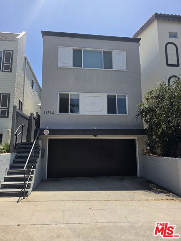 11754 Darlington Avenue, Los Angeles, CA 90049