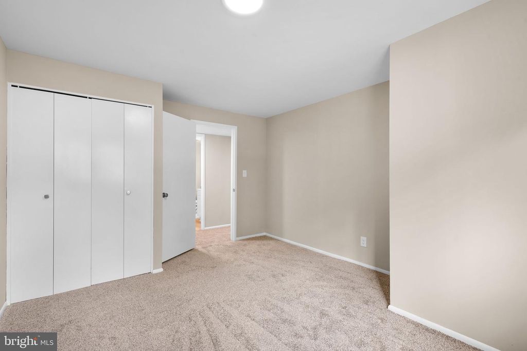 13 FARSTA CT, Rockville, MD 20850