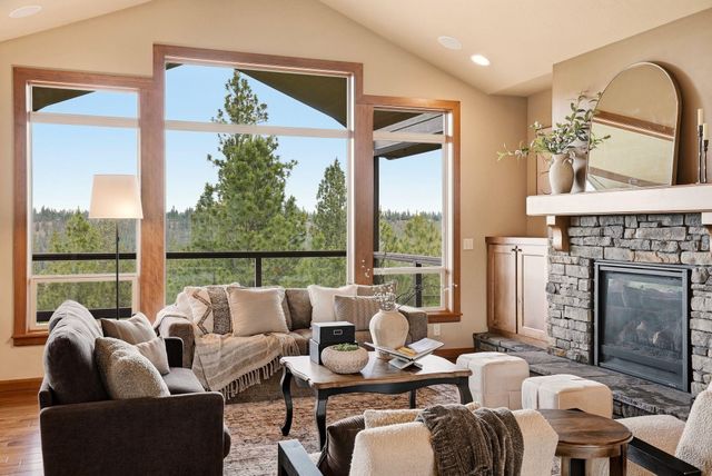 908 W Stirlingview Dr, Spokane, WA 99224