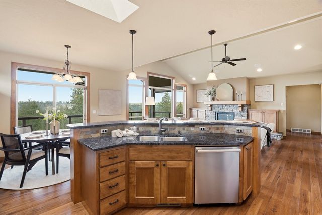 908 W Stirlingview Dr, Spokane, WA 99224
