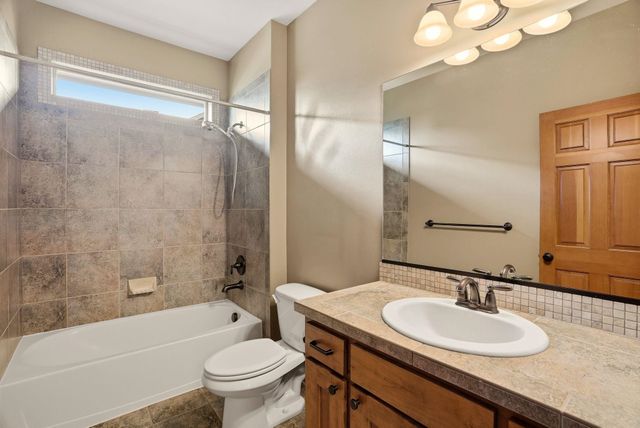 908 W Stirlingview Dr, Spokane, WA 99224