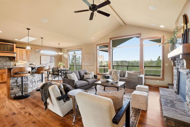 908 W Stirlingview Dr, Spokane, WA 99224