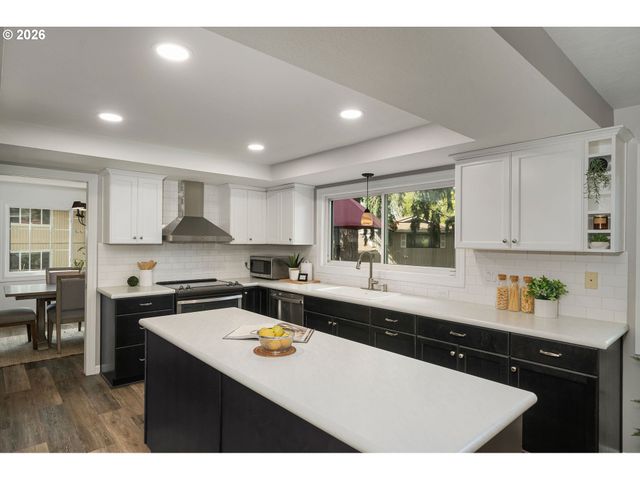 7960 Sw BARNARD Dr, Beaverton, OR 97007