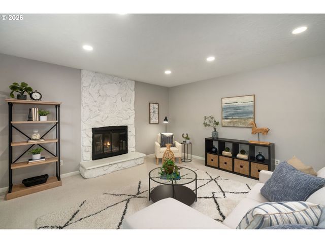 7960 Sw BARNARD Dr, Beaverton, OR 97007