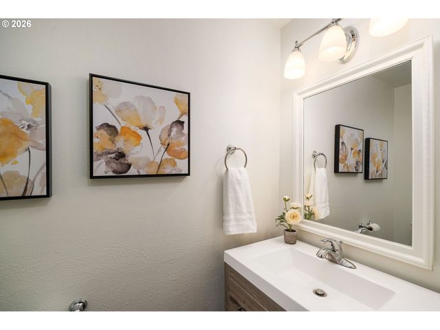 7960 Sw BARNARD Dr, Beaverton, OR 97007