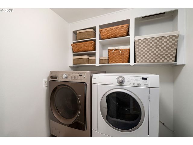 7960 Sw BARNARD Dr, Beaverton, OR 97007