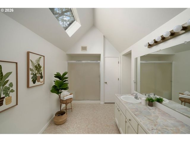 7960 Sw BARNARD Dr, Beaverton, OR 97007