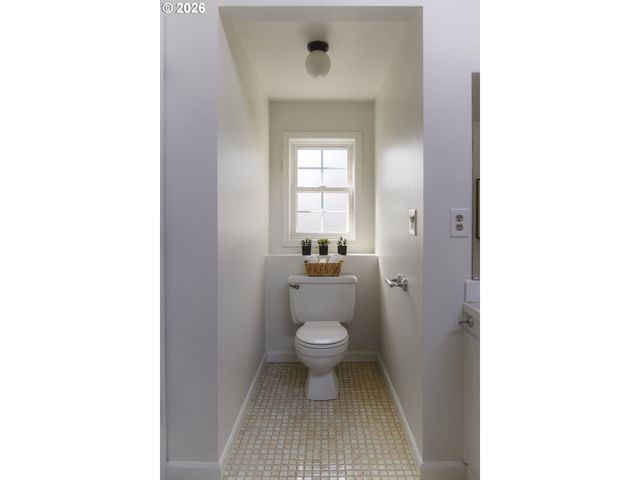 7960 Sw BARNARD Dr, Beaverton, OR 97007