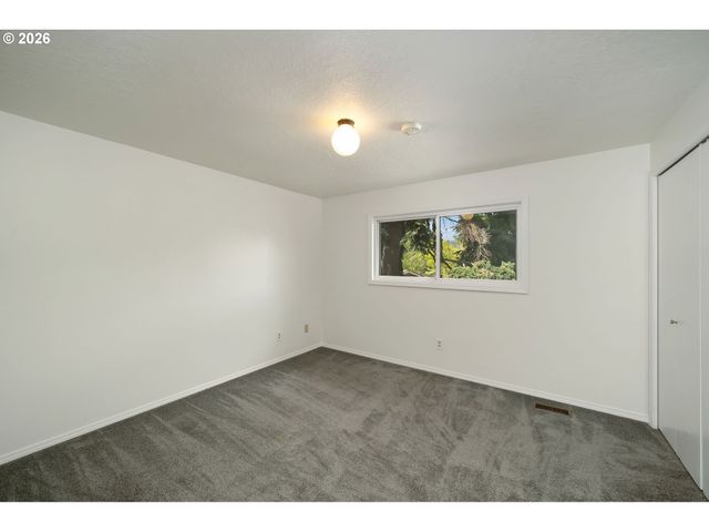 7960 Sw BARNARD Dr, Beaverton, OR 97007