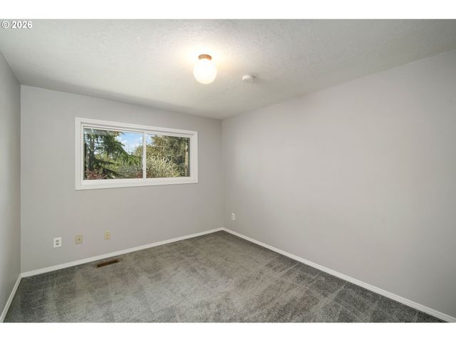 7960 Sw BARNARD Dr, Beaverton, OR 97007