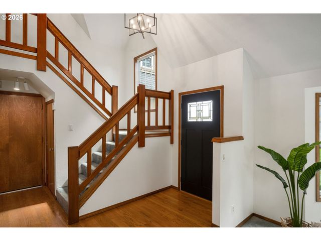 7960 Sw BARNARD Dr, Beaverton, OR 97007