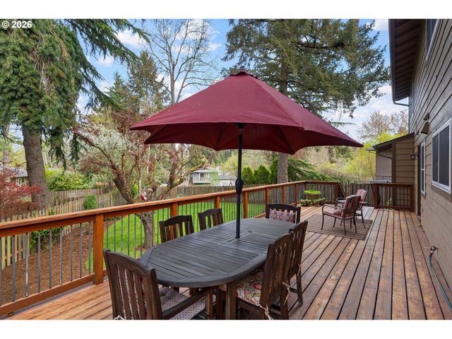 7960 Sw BARNARD Dr, Beaverton, OR 97007