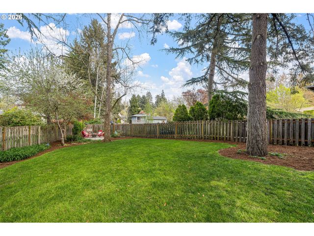 7960 Sw BARNARD Dr, Beaverton, OR 97007