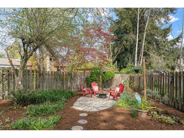 7960 Sw BARNARD Dr, Beaverton, OR 97007