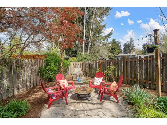 7960 Sw BARNARD Dr, Beaverton, OR 97007