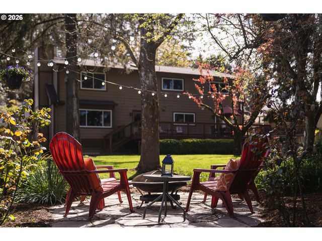 7960 Sw BARNARD Dr, Beaverton, OR 97007