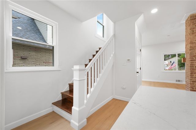 293 Lexington Ct, Carnegie, PA 15106