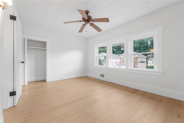 293 Lexington Ct, Carnegie, PA 15106