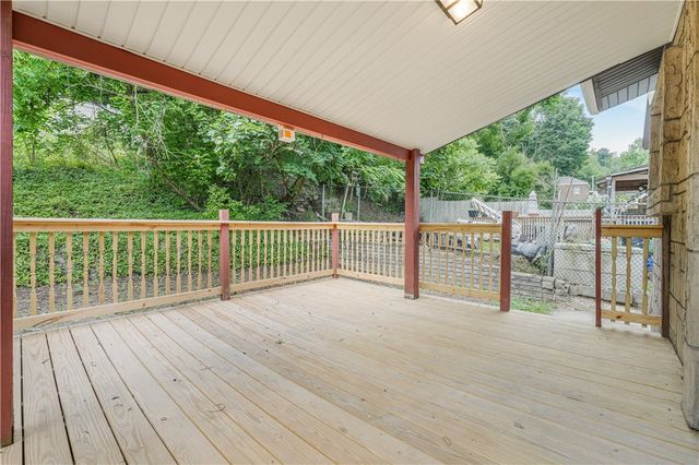 293 Lexington Ct, Carnegie, PA 15106