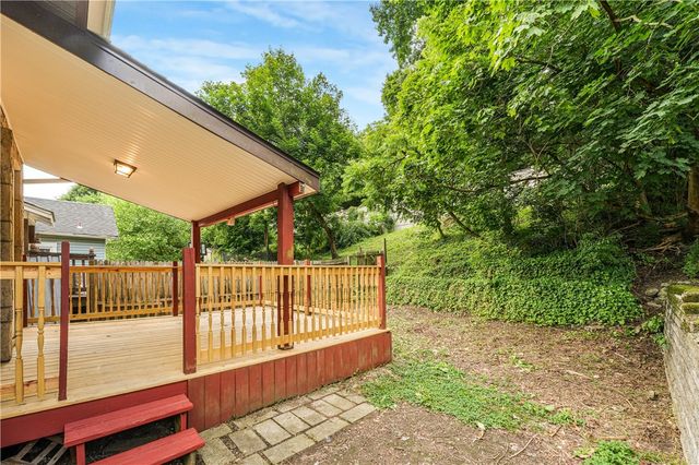 293 Lexington Ct, Carnegie, PA 15106