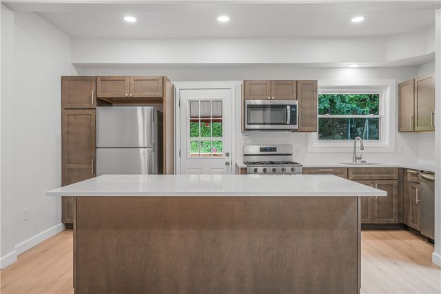 293 Lexington Ct, Carnegie, PA 15106