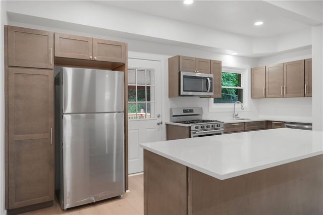 293 Lexington Ct, Carnegie, PA 15106