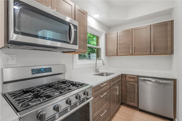 293 Lexington Ct, Carnegie, PA 15106