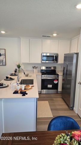 6821 LAKE MIST Lane, Jacksonville, FL 32210