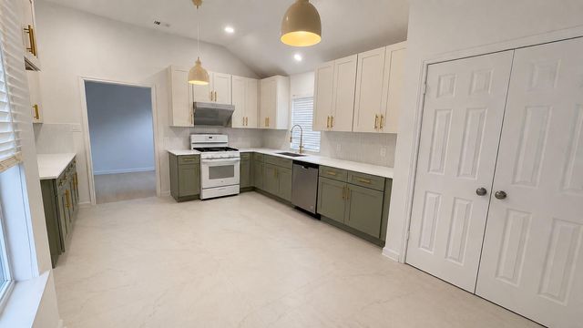 306 N Mount Rushmore DR, Cedar Park, TX 78613