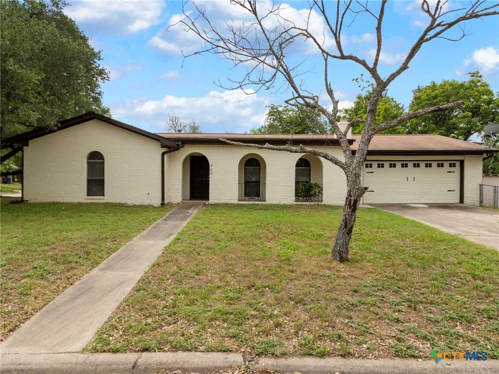 220 E Belton Avenue, Rockdale, TX 76567