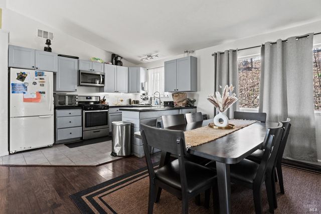 6681 Black Bart Trl, Redwood Valley, CA 95470