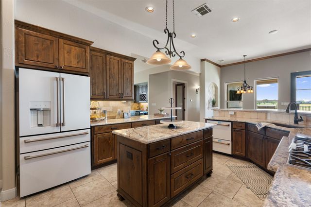 619 Heritage CV, Hutto, TX 78634