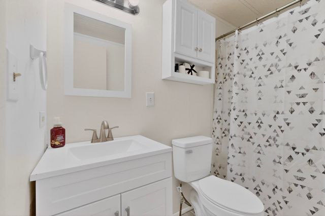 16 Hy Pear Loop, Peralta, NM 87042