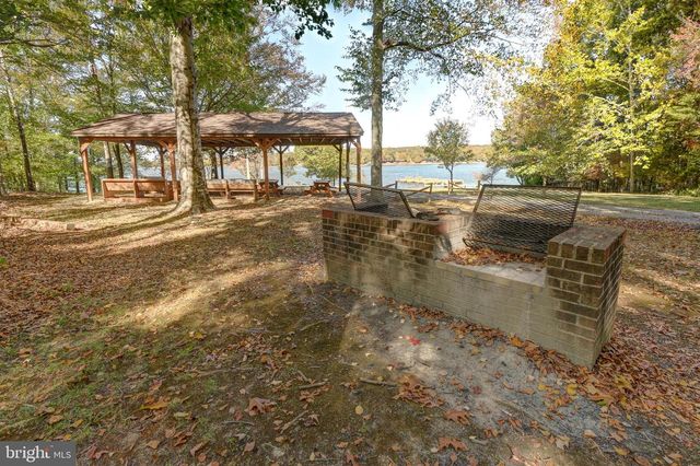 184 ANNA COVES BLVD, Mineral, VA 23117