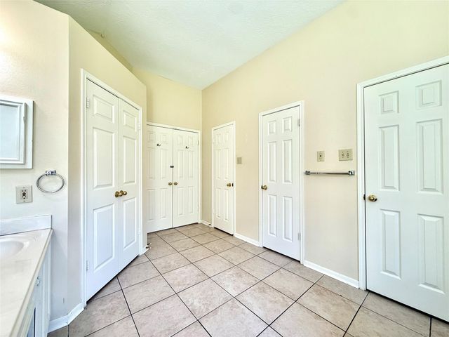 4230 Torrey Creek Lane, Houston, TX 77014