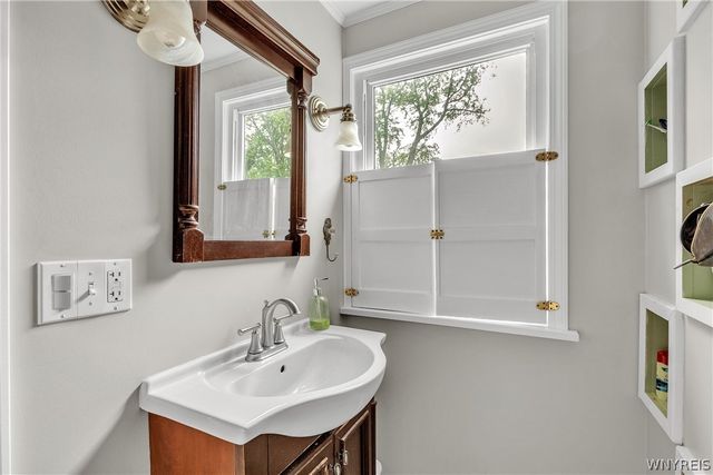 101 Hyde Park, Lockport City, NY 14094