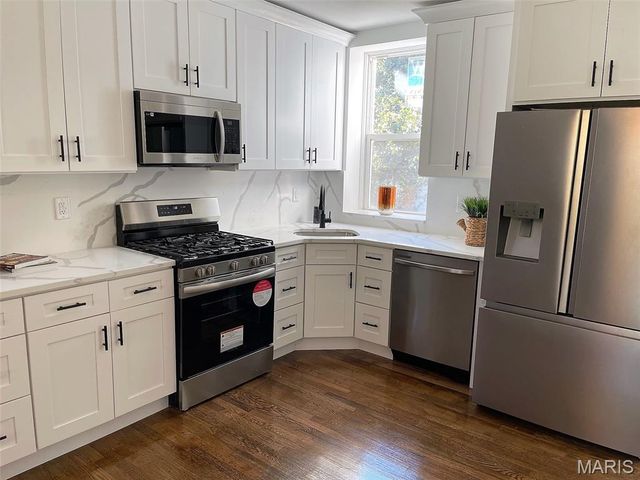 5811 DEWEY Avenue, St Louis, MO 63116