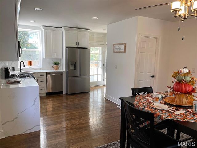 5811 DEWEY Avenue, St Louis, MO 63116