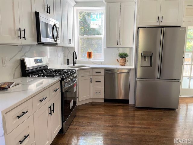 5811 DEWEY Avenue, St Louis, MO 63116